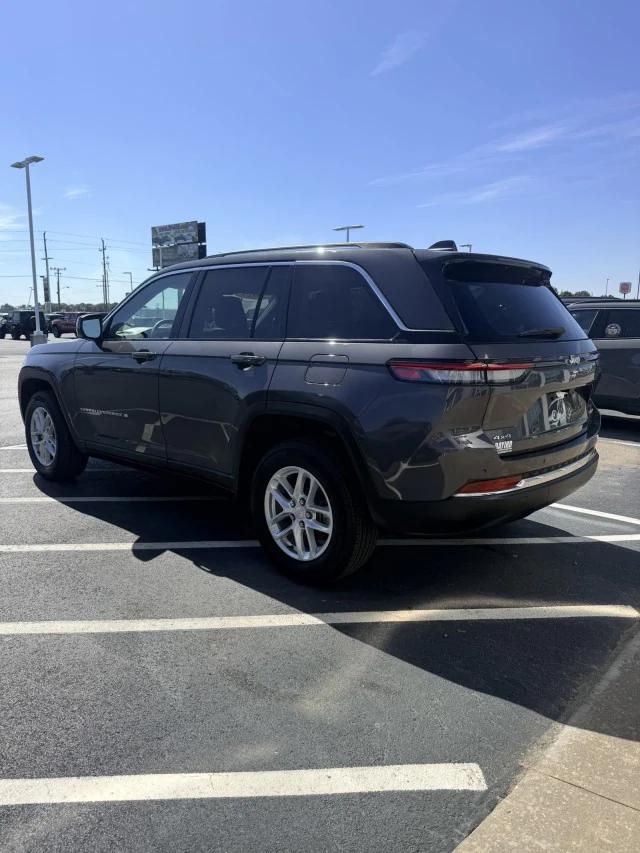2023 Jeep Grand Cherokee Laredo 4x4