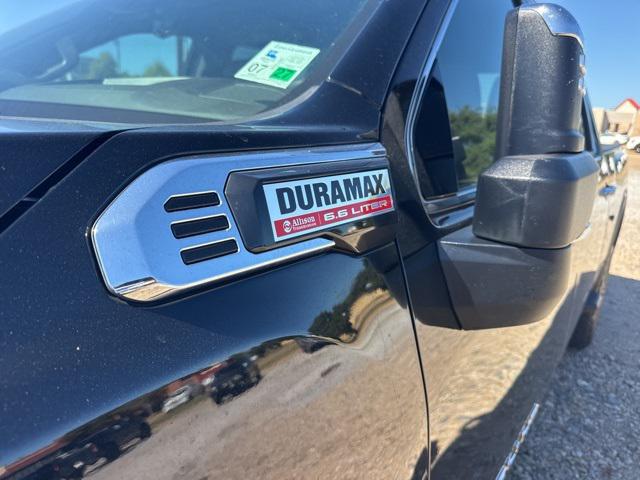 2024 GMC Sierra 2500HD 4WD Crew Cab Standard Bed Denali