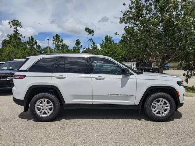 2025 Jeep Grand Cherokee Laredo 4x2
