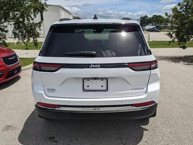 2025 Jeep Grand Cherokee Laredo 4x2