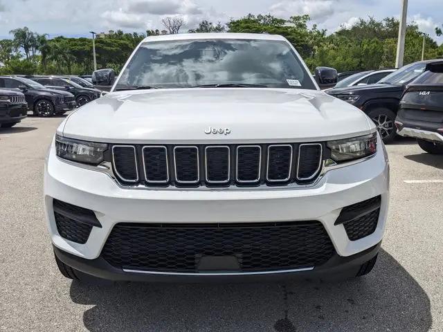 2025 Jeep Grand Cherokee Laredo 4x2