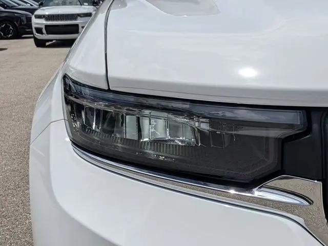 2025 Jeep Grand Cherokee Laredo 4x2