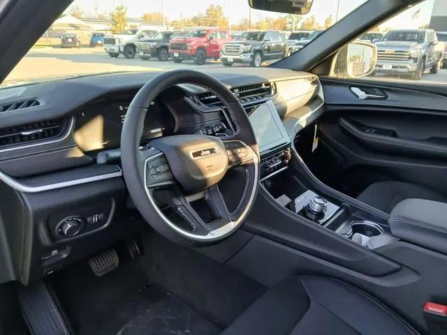 2025 Jeep Grand Cherokee L Laredo 4x4