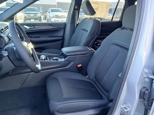 2025 Jeep Grand Cherokee L Laredo 4x4