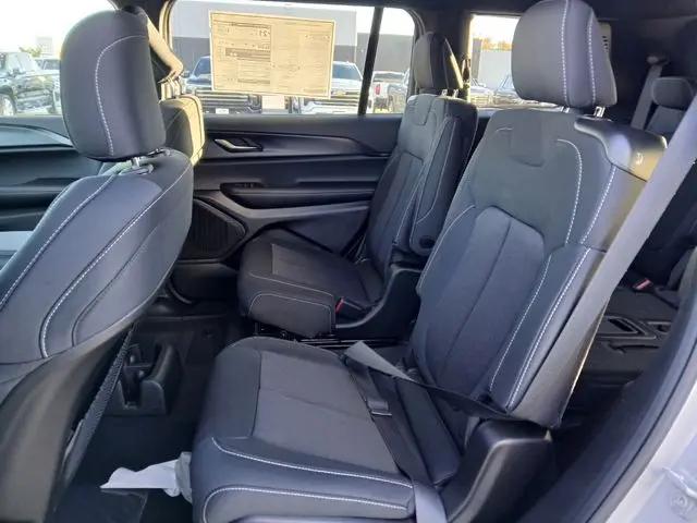 2025 Jeep Grand Cherokee L Laredo 4x4