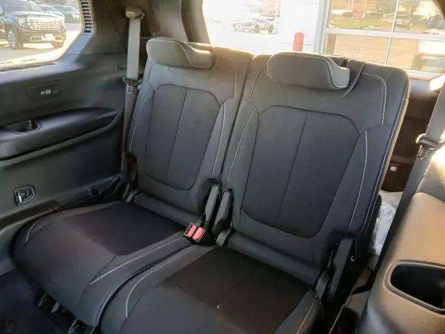 2025 Jeep Grand Cherokee L Laredo 4x4