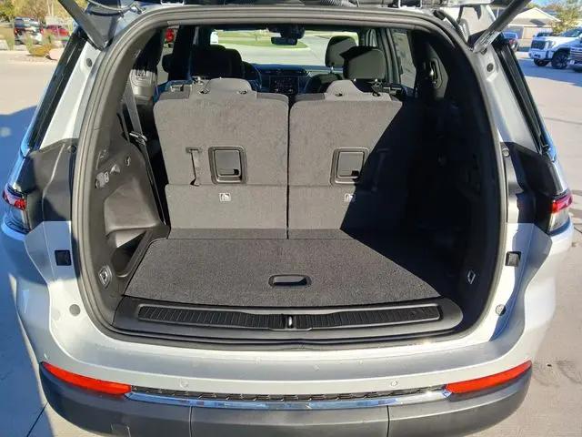 2025 Jeep Grand Cherokee L Laredo 4x4