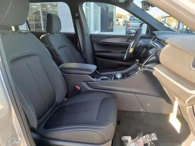 2025 Jeep Grand Cherokee L Laredo 4x4