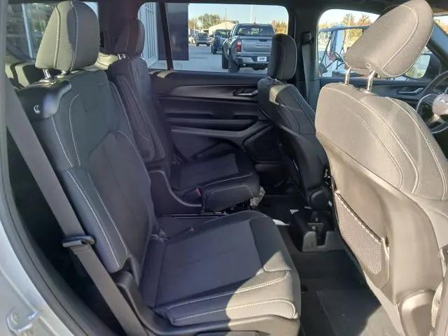 2025 Jeep Grand Cherokee L Laredo 4x4