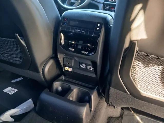 2025 Jeep Grand Cherokee L Laredo 4x4
