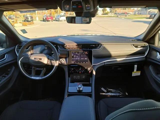 2025 Jeep Grand Cherokee L Laredo 4x4