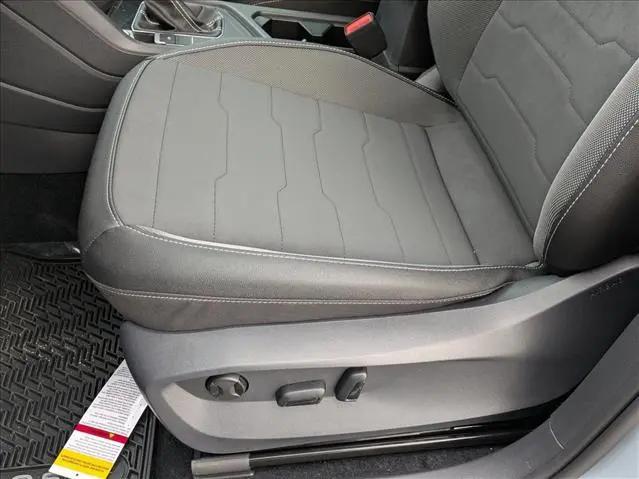 2026 Volkswagen Taos SE Black
