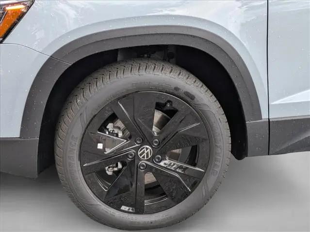 2026 Volkswagen Taos SE Black