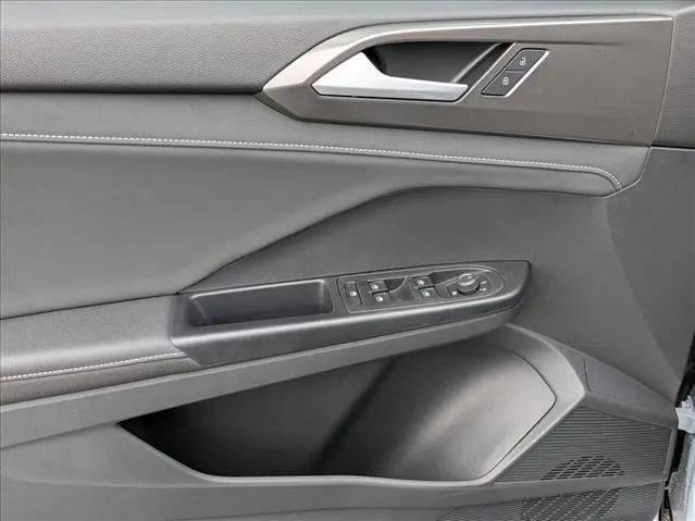 2026 Volkswagen Taos SE Black