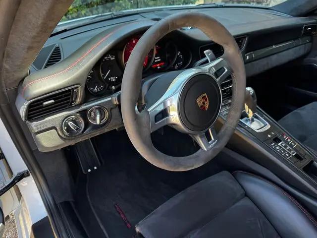 2016 Porsche 911 Carrera GTS