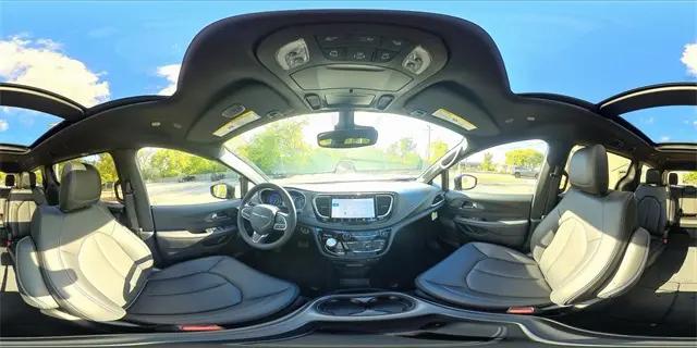 2026 Chrysler Pacifica Select AWD