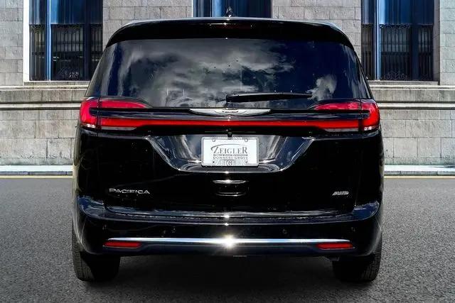 2026 Chrysler Pacifica Select AWD