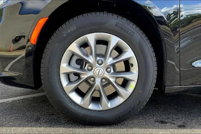 2026 Chrysler Pacifica Select AWD