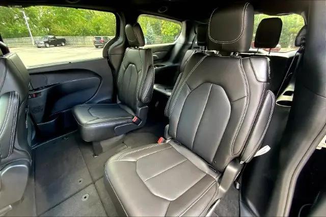 2026 Chrysler Pacifica Select AWD