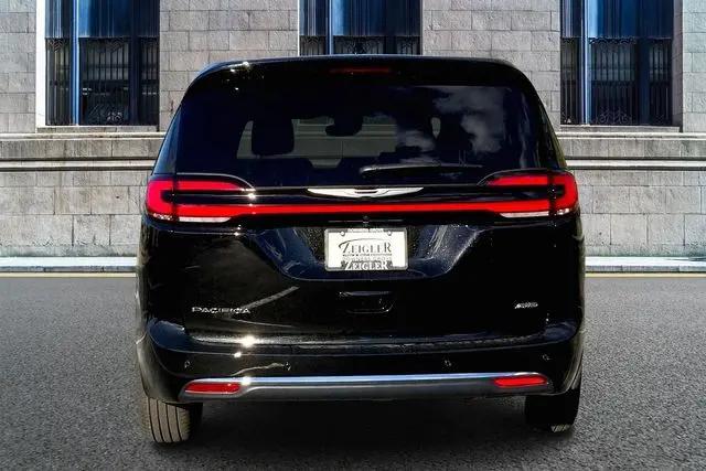 2026 Chrysler Pacifica Select AWD