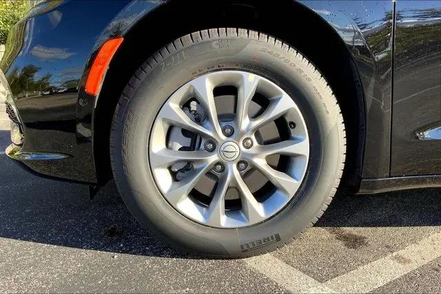 2026 Chrysler Pacifica Select AWD