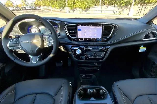 2026 Chrysler Pacifica Select AWD