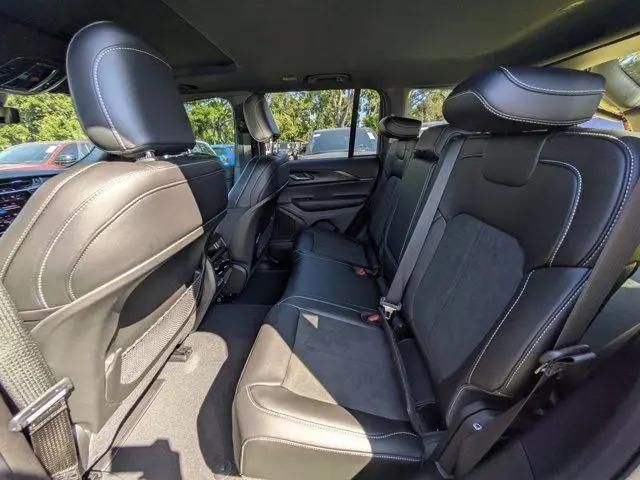 2025 Jeep Grand Cherokee Altitude X 4x2