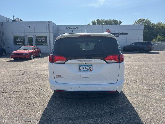 2017 Chrysler Pacifica Touring-L 2017 Chrysler Pacifica Touring-L