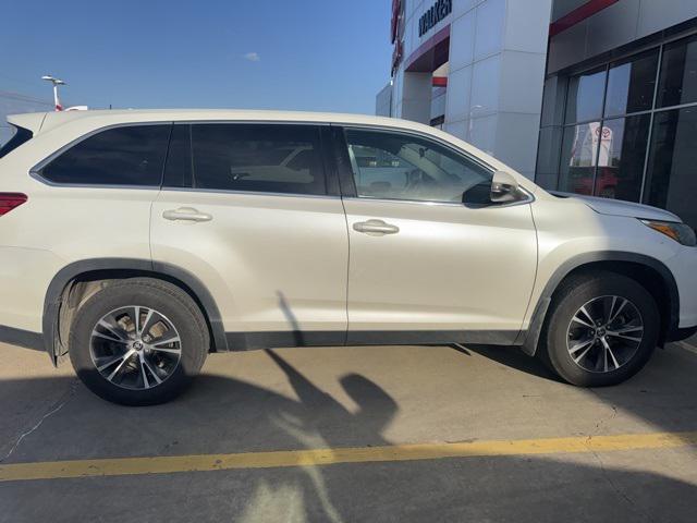 2019 Toyota Highlander LE