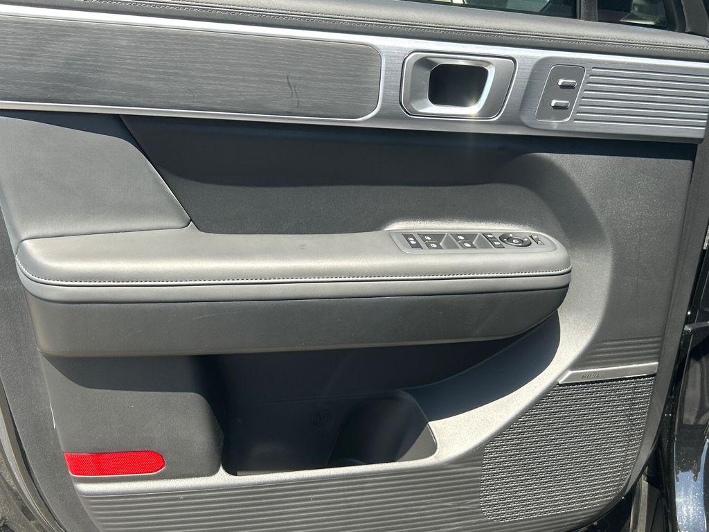 2025 Hyundai Santa Fe Limited - Photo 12