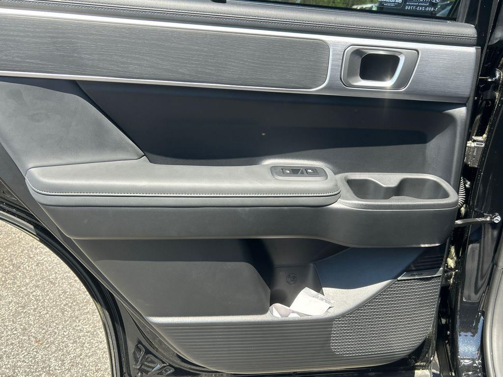 2025 Hyundai Santa Fe Limited - Photo 24