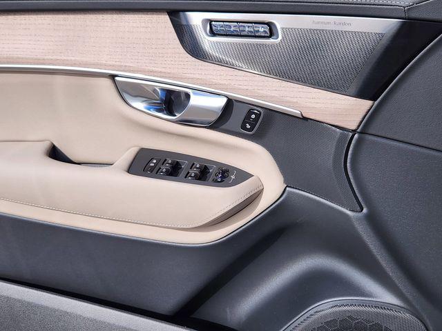 2026 Volvo XC90 Plus, B6 AWD Gas (mild hybrid), Gasoline, Bright, 7 Seats