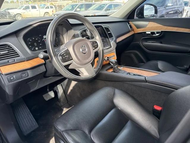 2022 Volvo XC90 T6 Momentum 7 Passenger
