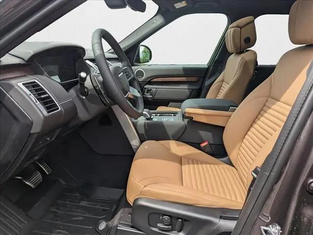 2025 Land Rover Discovery P300 Dynamic SE