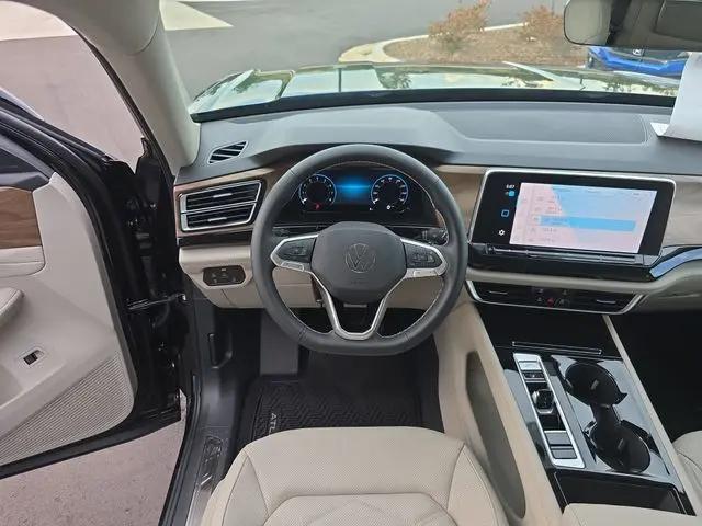 2026 Volkswagen Atlas SE with Technology