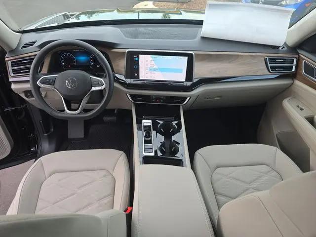 2026 Volkswagen Atlas SE with Technology