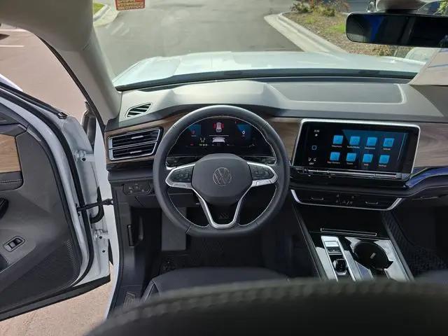 2026 Volkswagen Atlas SE with Technology