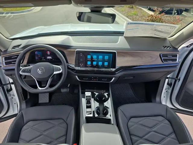 2026 Volkswagen Atlas SE with Technology
