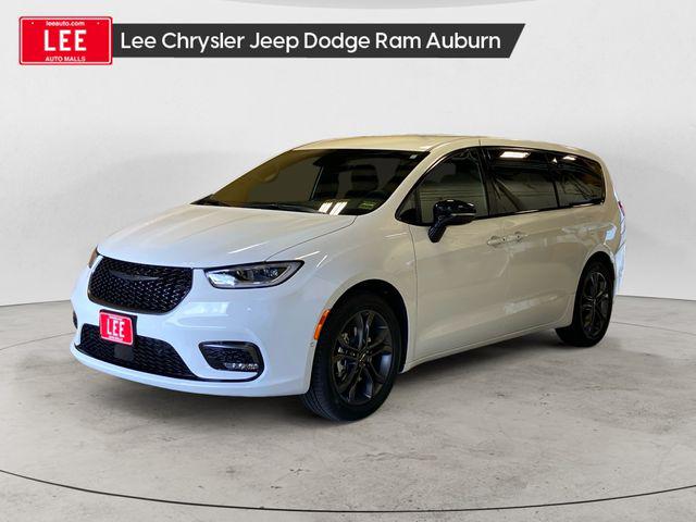 2026 Chrysler Pacifica Select for sale in Auburn, ME