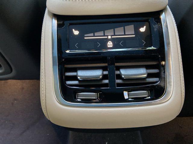 2026 Volvo XC90 B6 Ultra Dark Theme 7-Seater