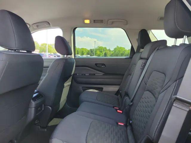 2025 Nissan Pathfinder SV 4WD
