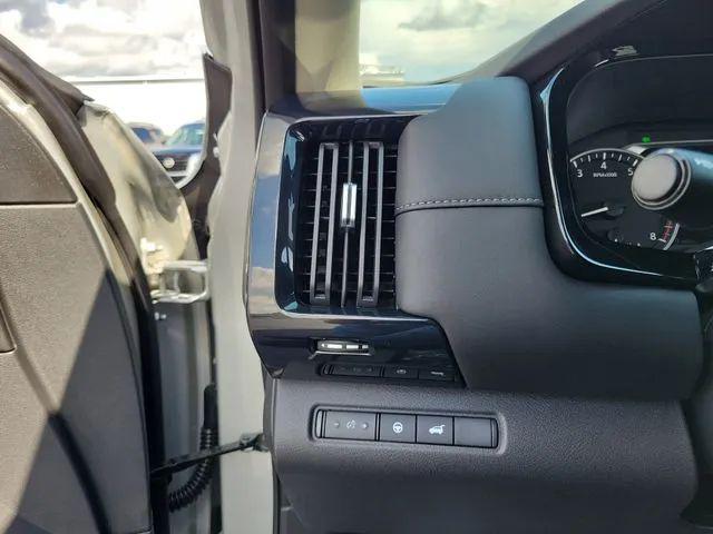 2025 Nissan Pathfinder SV 4WD