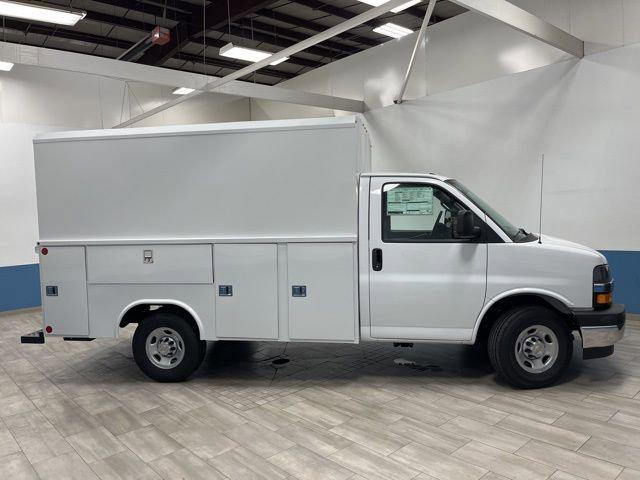 2025 Chevrolet Express Cutaway Work Van