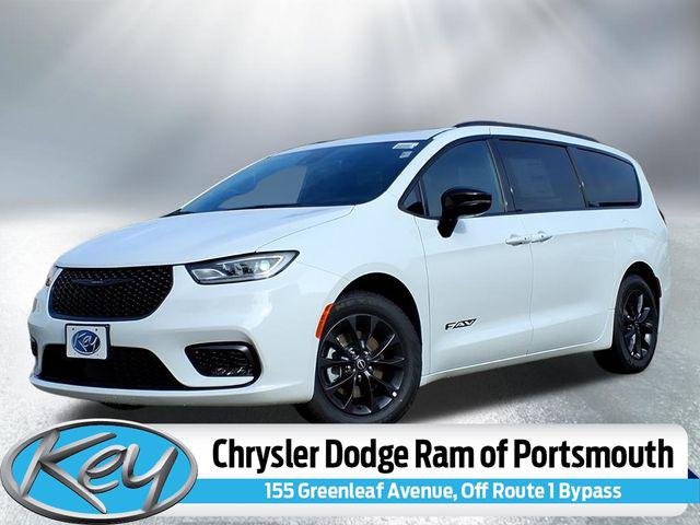 2025 Chrysler Pacifica Select for sale in Portsmouth, NH
