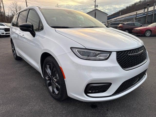 2026 Chrysler Pacifica Select for sale in Beaver Springs, PA