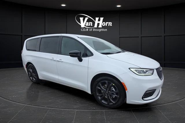 2026 Chrysler Pacifica Select for sale in Stoughton, WI