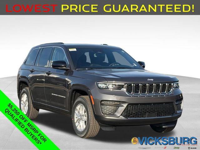 2025 Jeep Grand Cherokee GRAND CHEROKEE LAREDO X 4X4