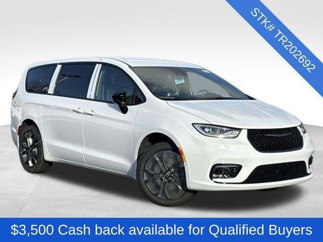 2026 Chrysler Pacifica PACIFICA SELECT AWD