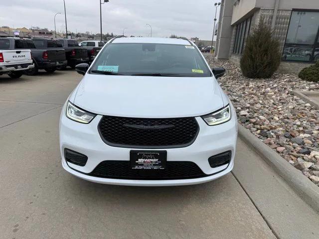 2026 Chrysler Pacifica PACIFICA SELECT AWD