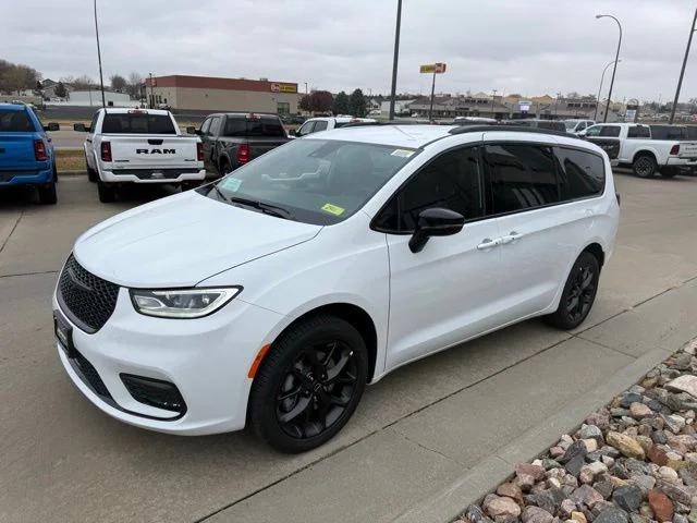 2026 Chrysler Pacifica PACIFICA SELECT AWD